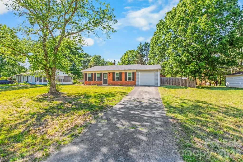 355 Weatherford Drive King NC 27021