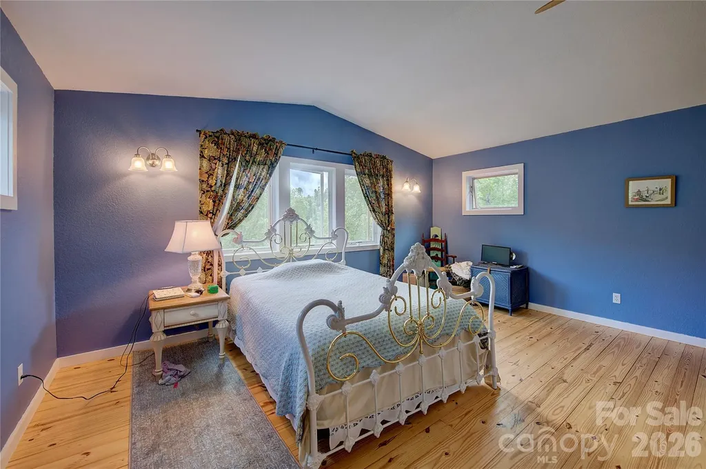 2825 Harrell Hill Road Bakersville NC 28705