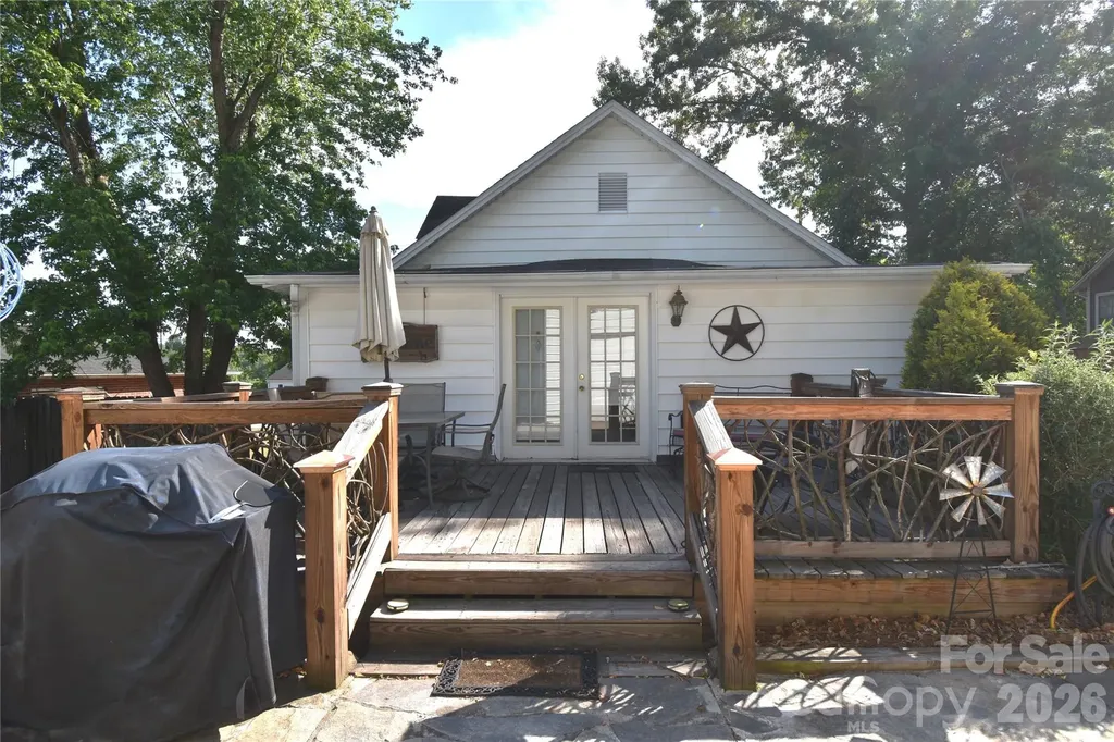 212 Sharon Avenue NW Lenoir NC 28645