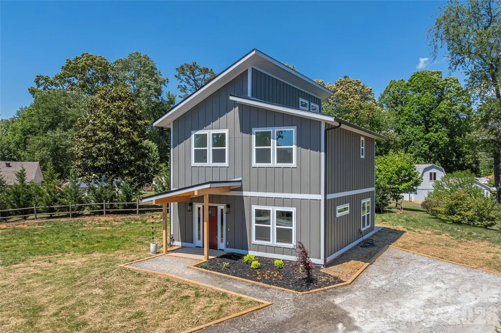 32 Oak Hill Road Candler NC 28715