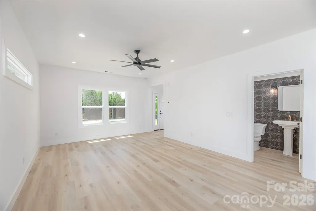 32 Oak Hill Road Candler NC 28715