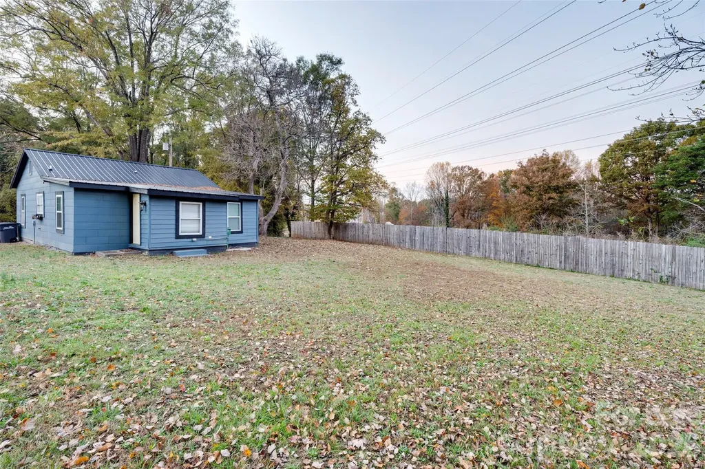 1327 11th Street Statesville NC 28677