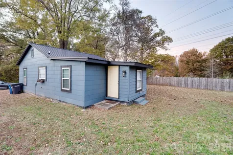 1327 11th Street Statesville NC 28677