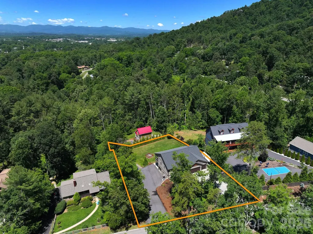 156 Dogwood Drive Weaverville NC 28787