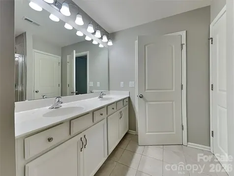 9425 Hartington Place Charlotte NC 28269