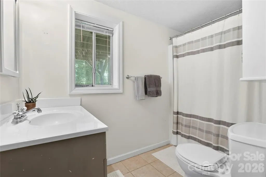 711 Oak Terrace Lane Hendersonville NC 28791