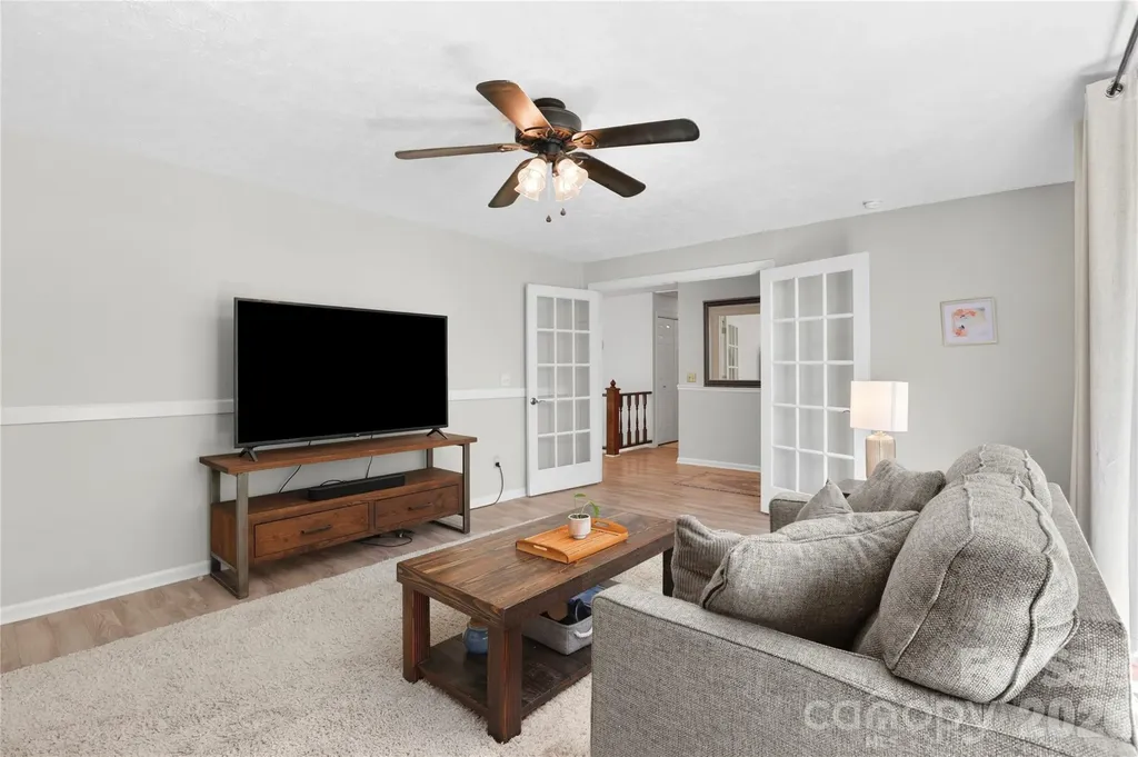 711 Oak Terrace Lane Hendersonville NC 28791