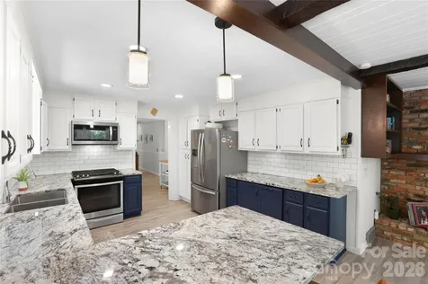 711 Oak Terrace Lane Hendersonville NC 28791