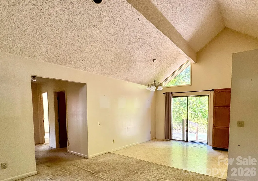 64 Dillingham Road Barnardsville NC 28709