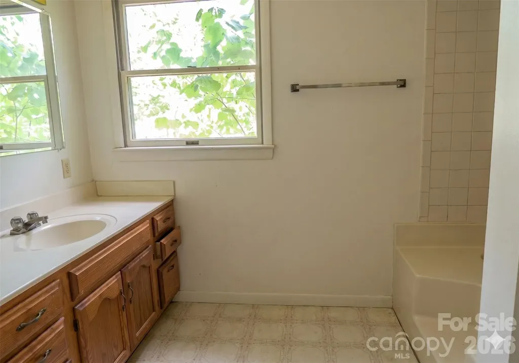 64 Dillingham Road Barnardsville NC 28709