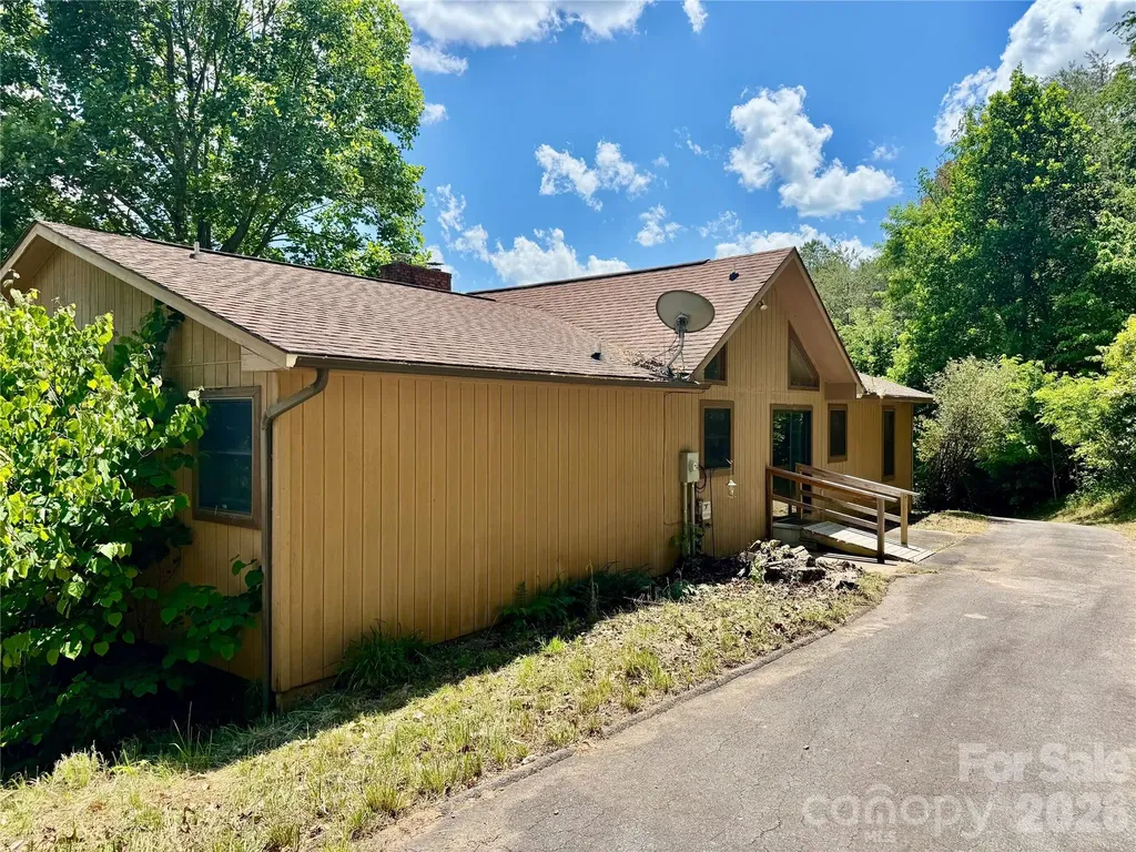 64 Dillingham Road Barnardsville NC 28709