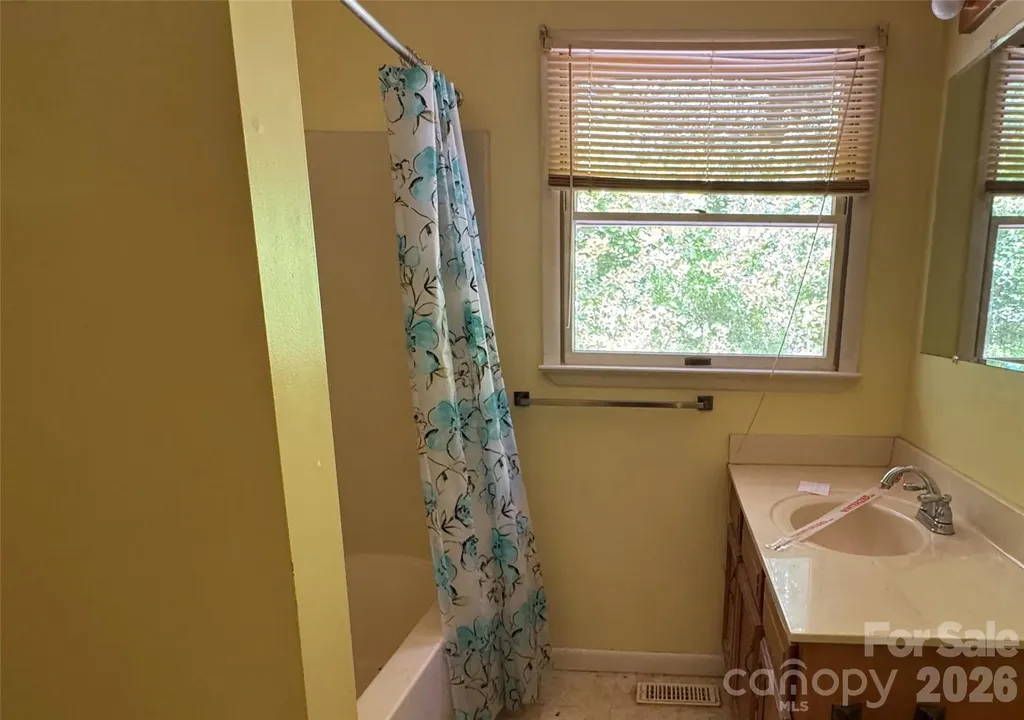 64 Dillingham Road Barnardsville NC 28709