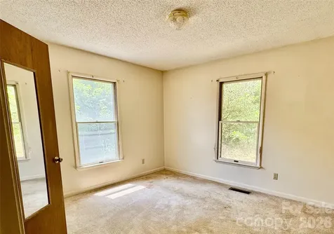 64 Dillingham Road Barnardsville NC 28709