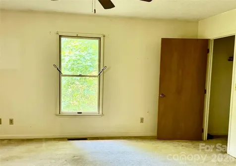 64 Dillingham Road Barnardsville NC 28709