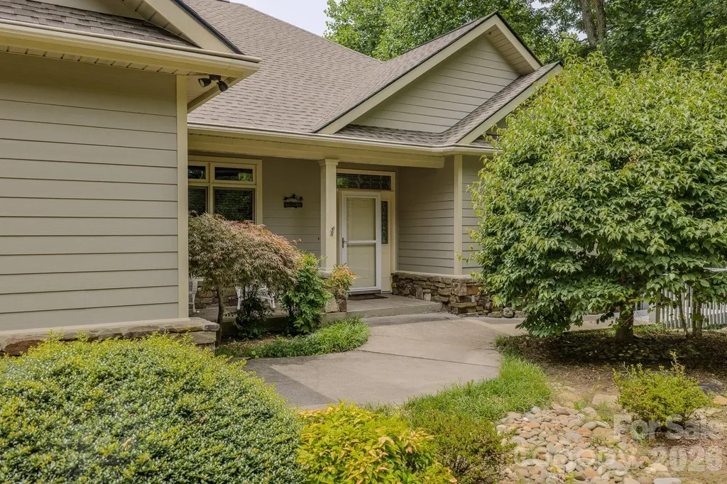 329 Mountain Crest Drive Hendersonville NC 28739