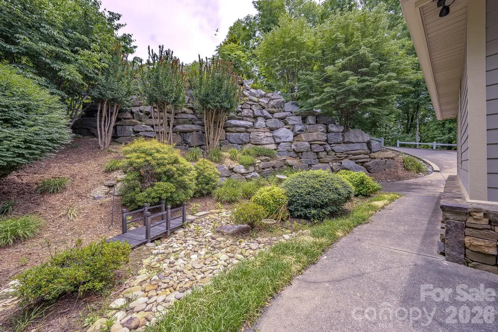 329 Mountain Crest Drive Hendersonville NC 28739