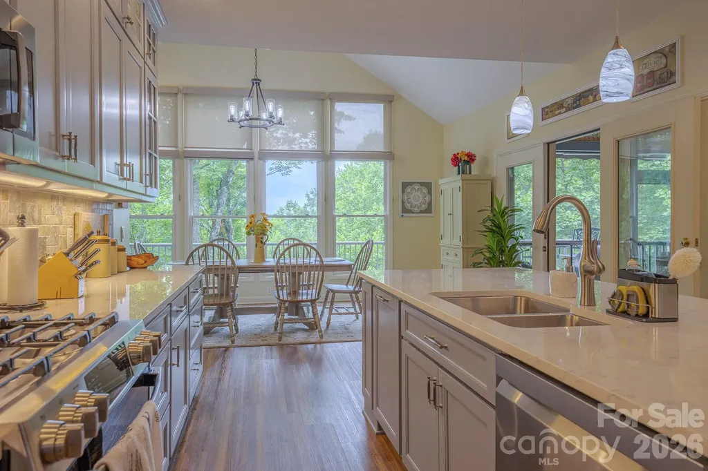 329 Mountain Crest Drive Hendersonville NC 28739