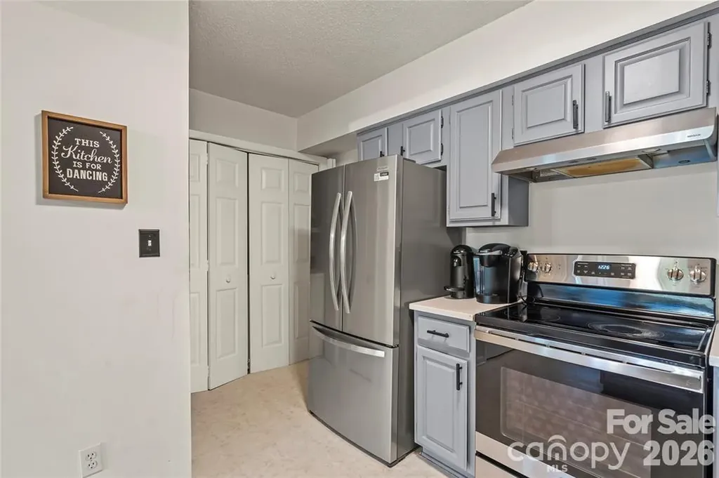 5870 Harris Grove Lane Charlotte NC 28212