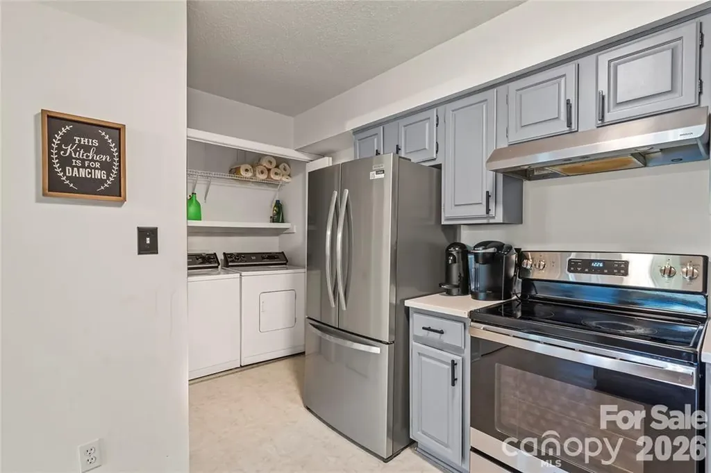 5870 Harris Grove Lane Charlotte NC 28212