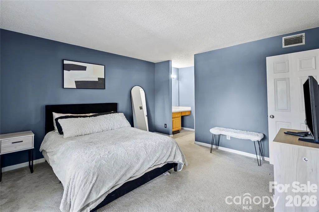 5870 Harris Grove Lane Charlotte NC 28212
