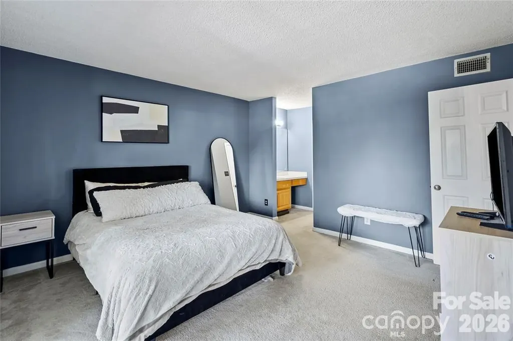 5870 Harris Grove Lane Charlotte NC 28212