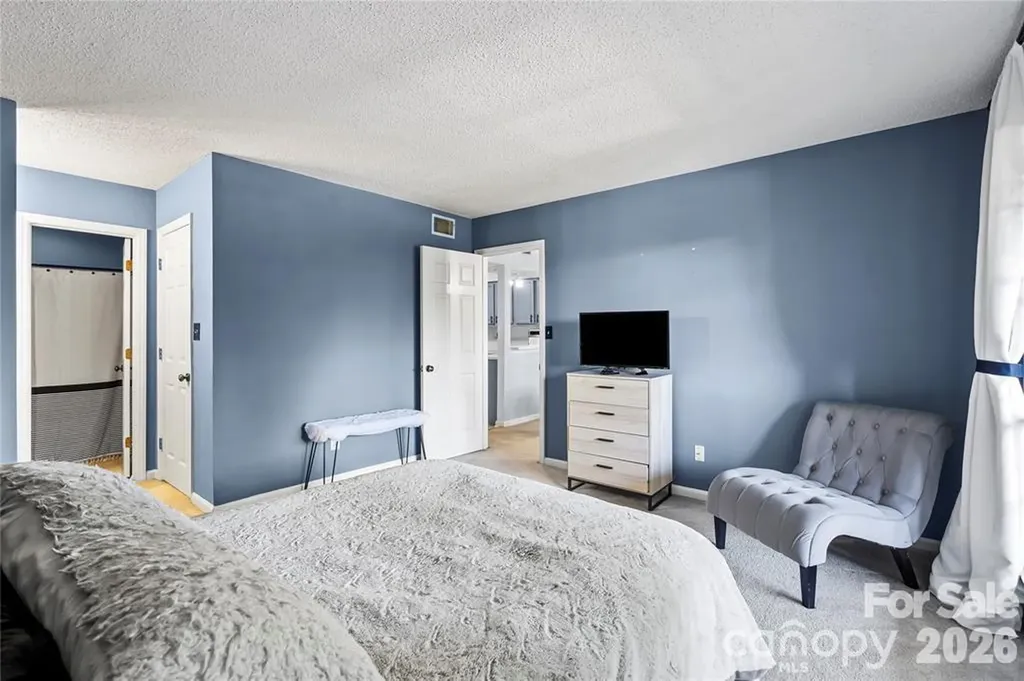 5870 Harris Grove Lane Charlotte NC 28212