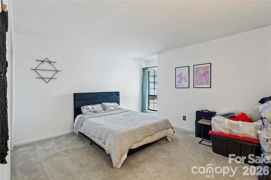 5870 Harris Grove Lane Charlotte NC 28212