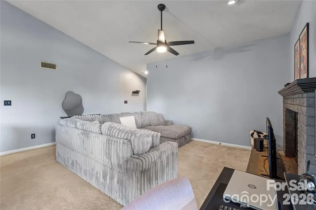 5870 Harris Grove Lane Charlotte NC 28212