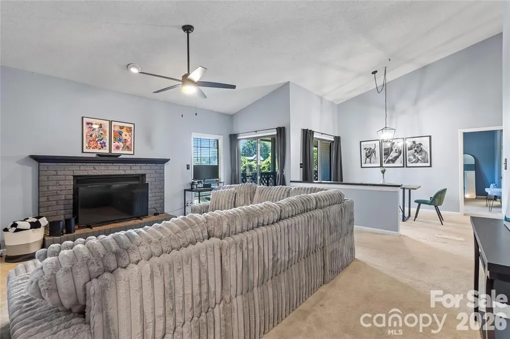 5870 Harris Grove Lane Charlotte NC 28212