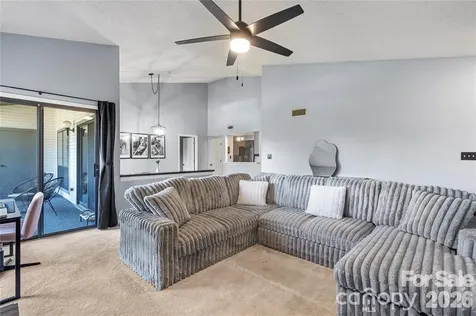 5870 Harris Grove Lane Charlotte NC 28212
