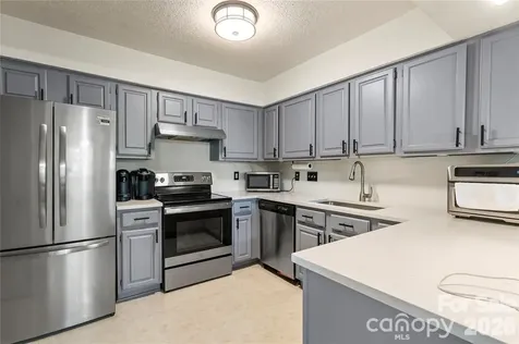 5870 Harris Grove Lane Charlotte NC 28212