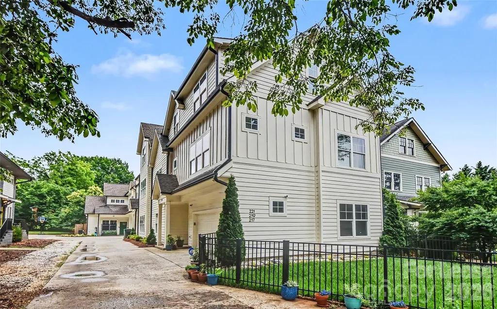 221 S Gardner Avenue Charlotte NC 28208