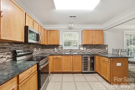 1135 Stonehenge Lane Charlotte NC 28216