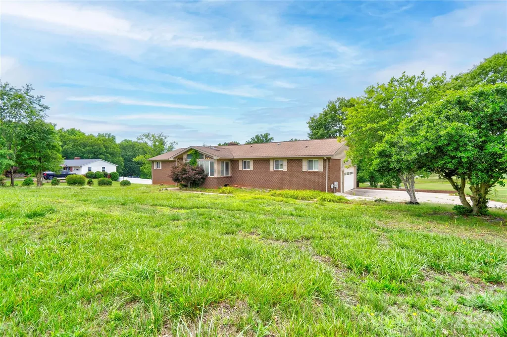 3016 Longwood Drive Shelby NC 28152