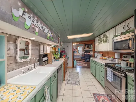 337 Hamer Avenue Waynesville NC 28786