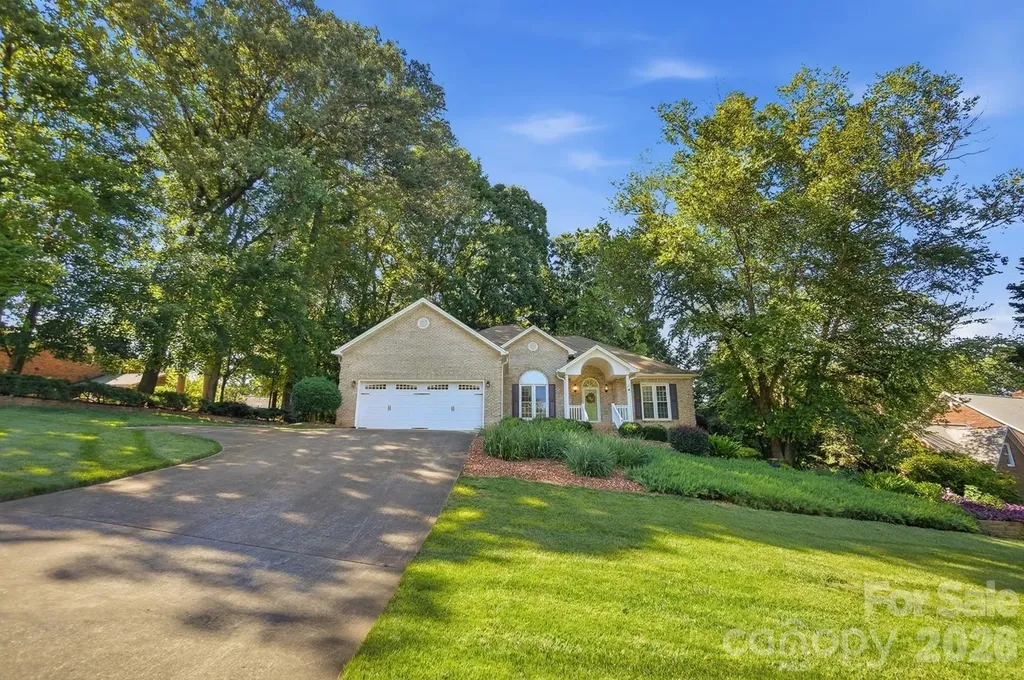 1506 Village Court Gastonia NC 28054