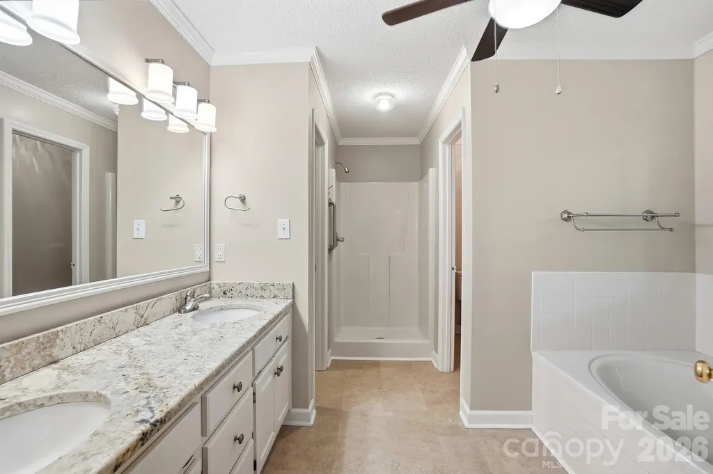 1506 Village Court Gastonia NC 28054