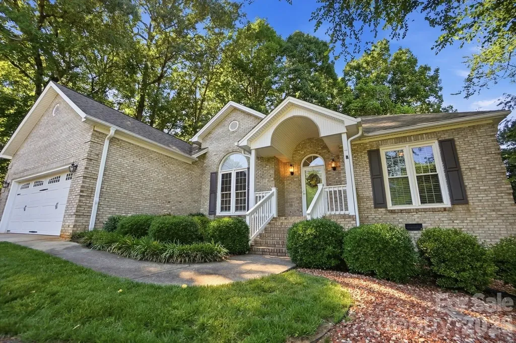 1506 Village Court Gastonia NC 28054