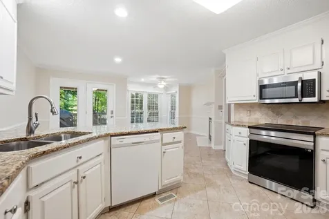 1506 Village Court Gastonia NC 28054