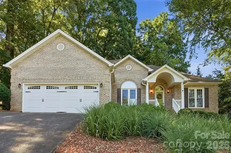 1506 Village Court Gastonia NC 28054