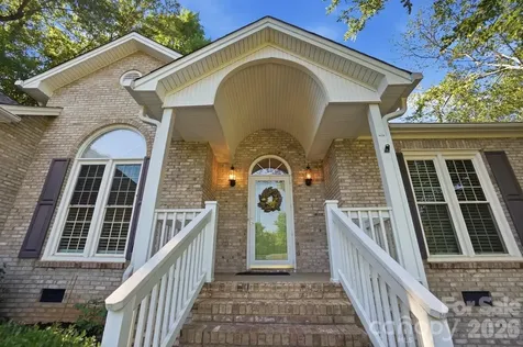 1506 Village Court Gastonia NC 28054
