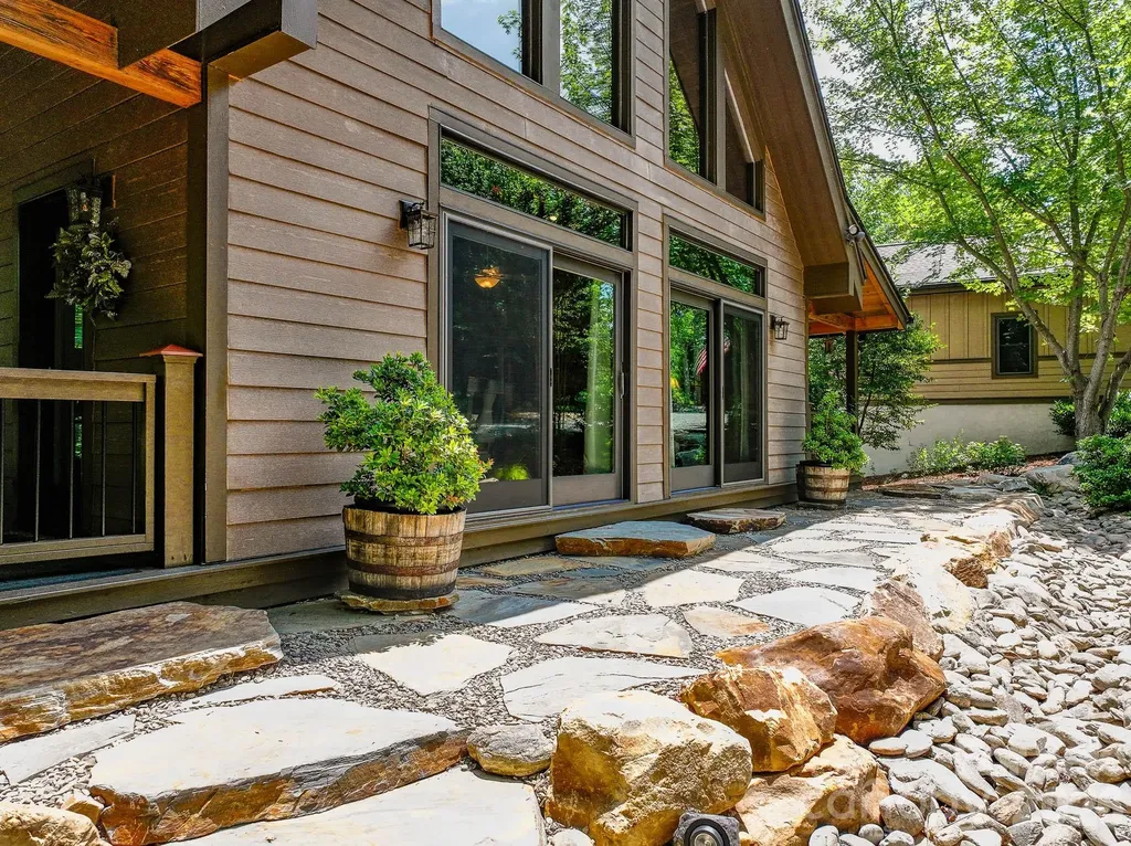 68 Woodgate Trail Nebo NC 28751