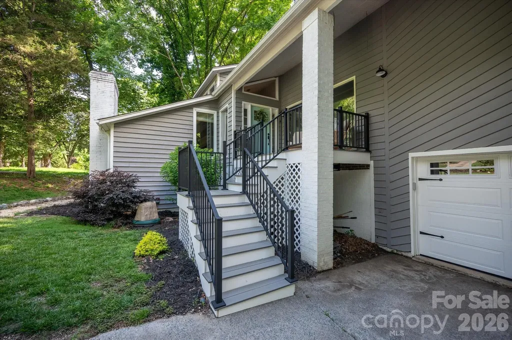 7611 Robin Crest Road Charlotte NC 28226