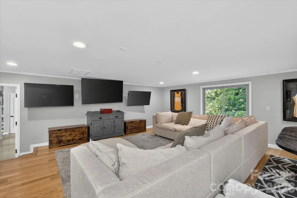 7611 Robin Crest Road Charlotte NC 28226