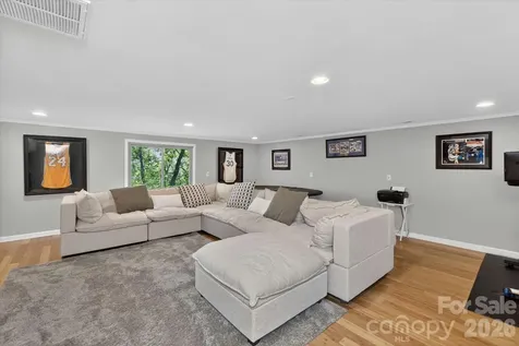 7611 Robin Crest Road Charlotte NC 28226