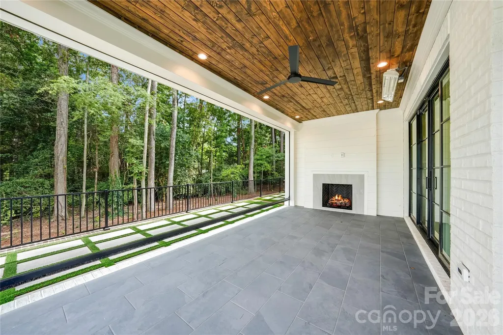 5042 Gilchrist Road Charlotte NC 28211