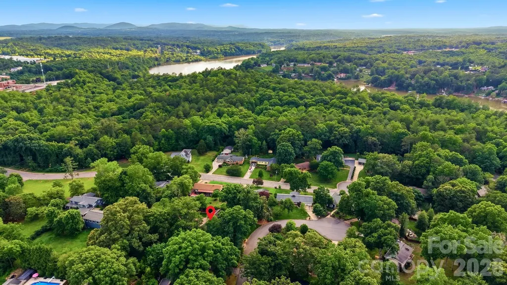 1085 19th Avenue Place NW Hickory NC 28601