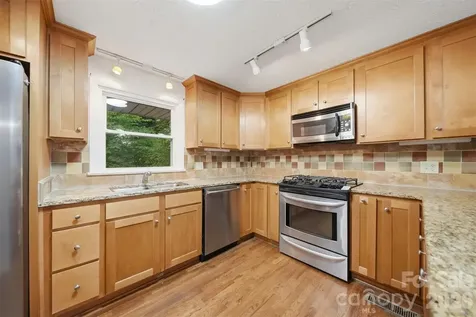 1085 19th Avenue Place NW Hickory NC 28601