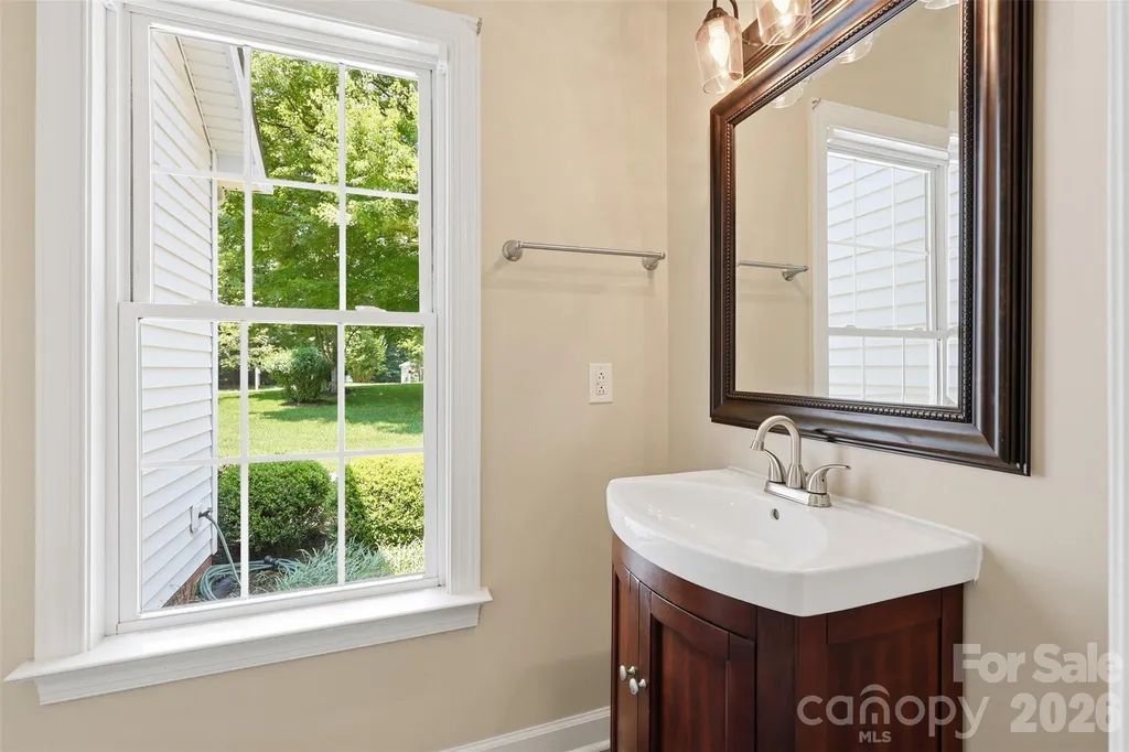 2230 Wedgewood Drive Matthews NC 28104