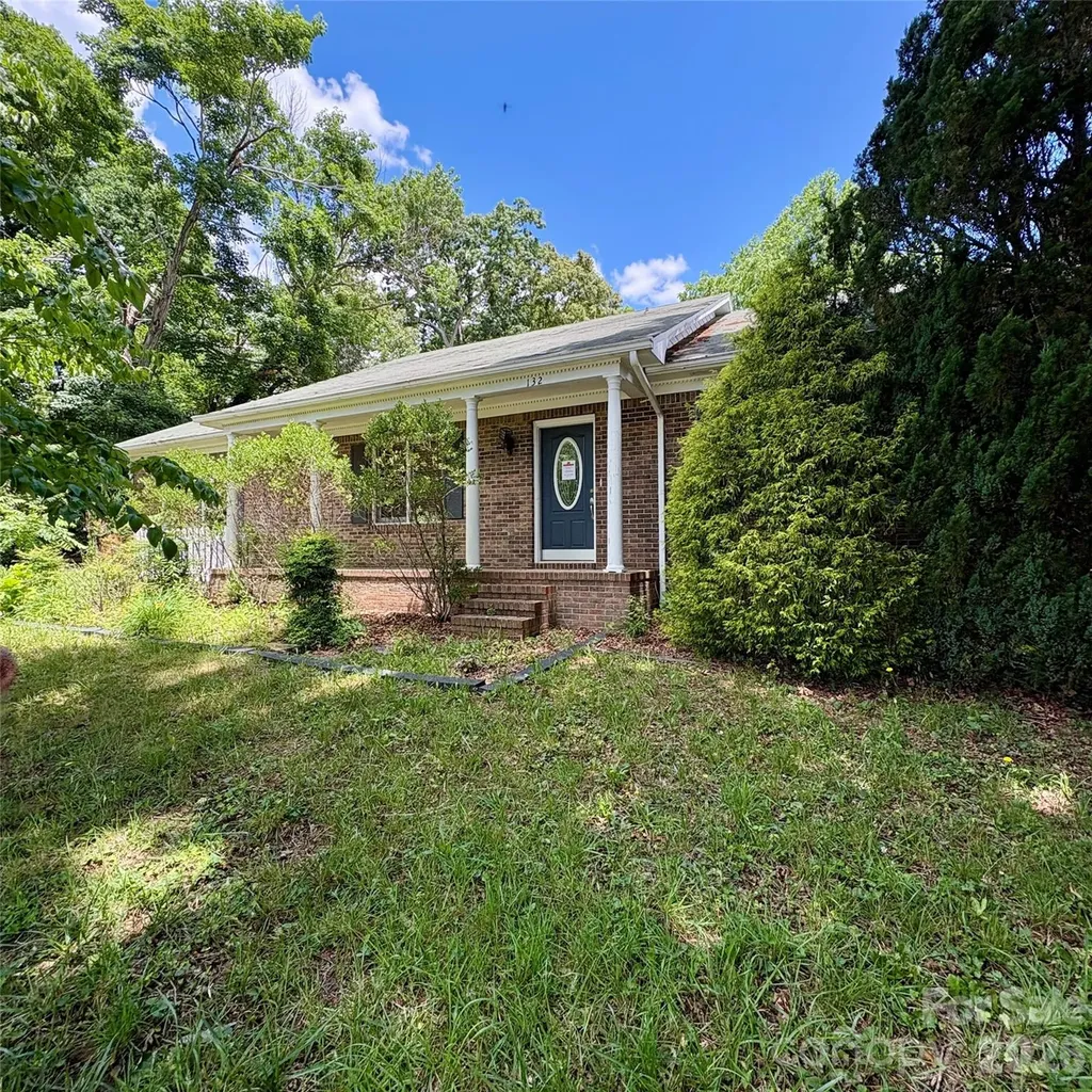 132 Haynes Street Hendersonville NC 28791